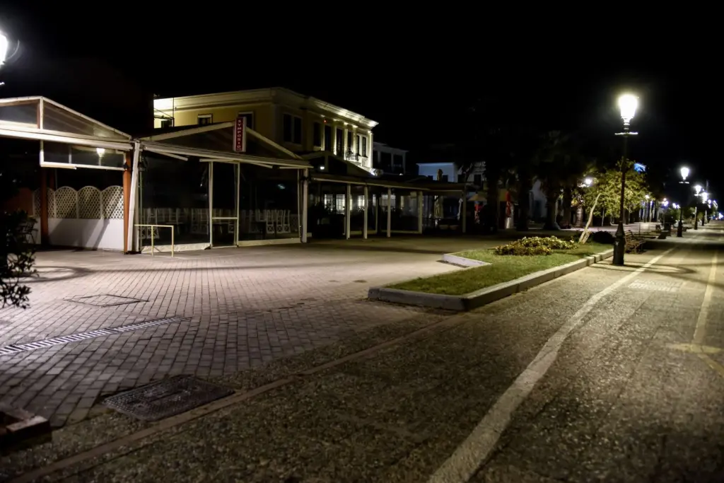 Κοντά στο lockdown η Καρδίτσα και οι Σέρρες – Τι εισηγούνται οι επιστήμονες