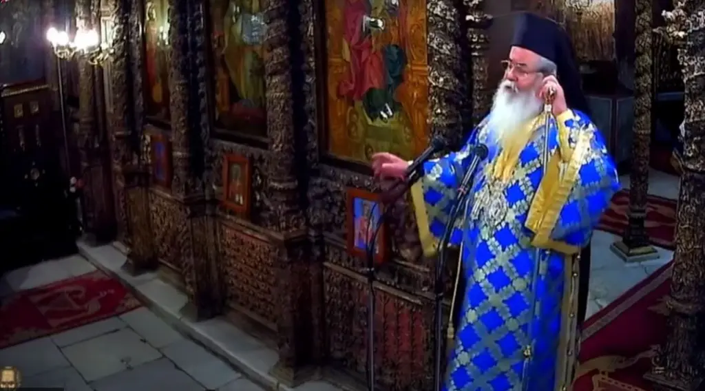 Σεξιστικό παραλήρημα από Μητροπολίτη στην Κοζάνη – “Να κρατούν οι γυναίκες το στόμα τους κλειστό” (vid)