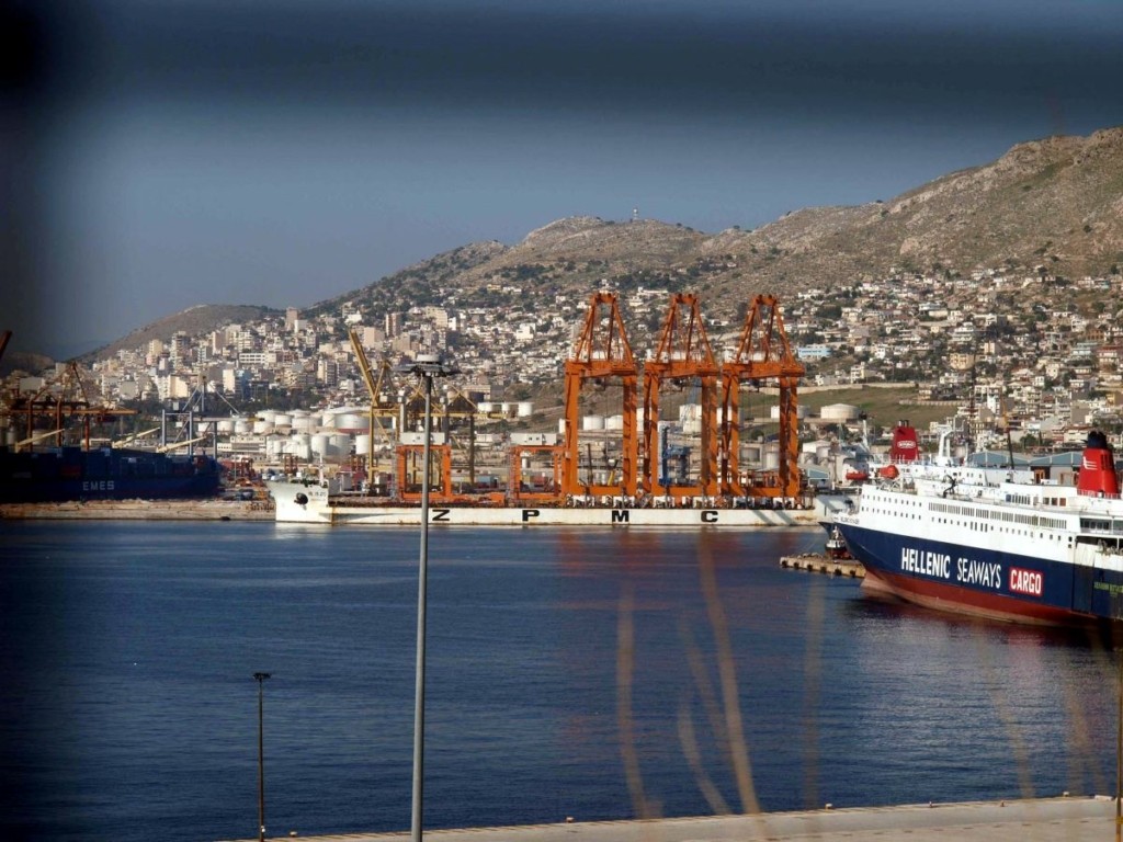 Τραγικό θάνατο βρήκε εργαζόμενος στον Πειραιά – Τον χτύπησε γερανογέφυρα