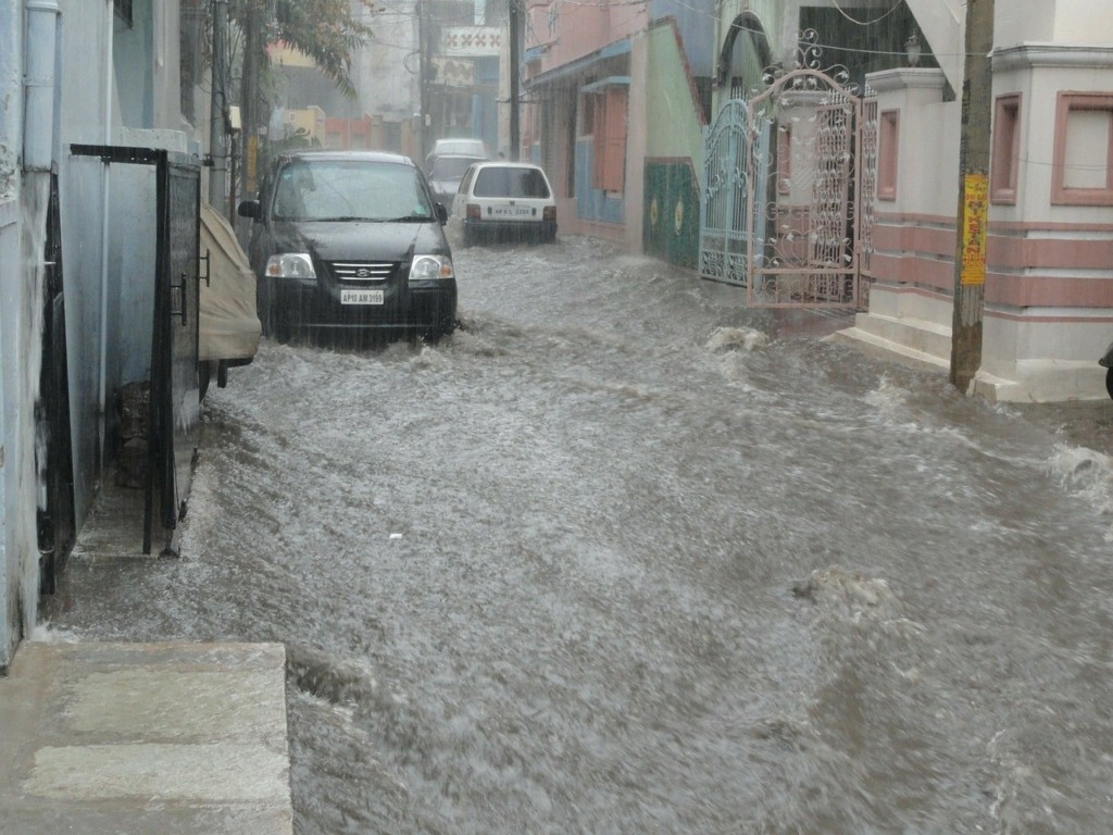 Πως η κλιματική αλλαγή σχετίζεται με τις καταστροφικές πλημμύρες και τους καύσωνες των τελευταίων ετών