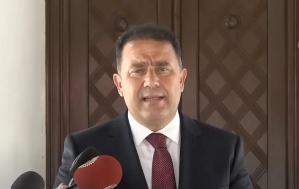 Αποχωρεί με “αιχμές” από την πολιτική ο Ερσάν Σανέρ μετά το σάλο με το ροζ βίντεο