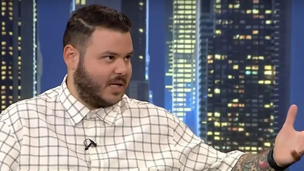 Ο Άνταμ Κοντοβάς αποκάλυψε τη δουλειά που έκανε πριν γίνει σεφ (vid)
