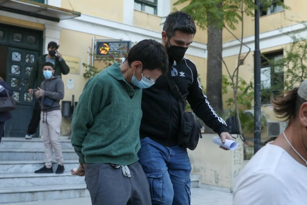 Προφυλακιστέος ο 20χρονος που έσφαξε  τη μητέρα του στο Αιγάλεω – Δεν έβγαλε λέξη στον ανακριτή