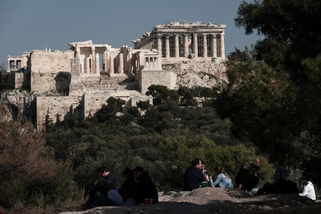 Συνελήφθησαν τρία άτομα στην Ακρόπολη – Πήγαν να αναρτήσουν πανό “Πεκίνο 2022”