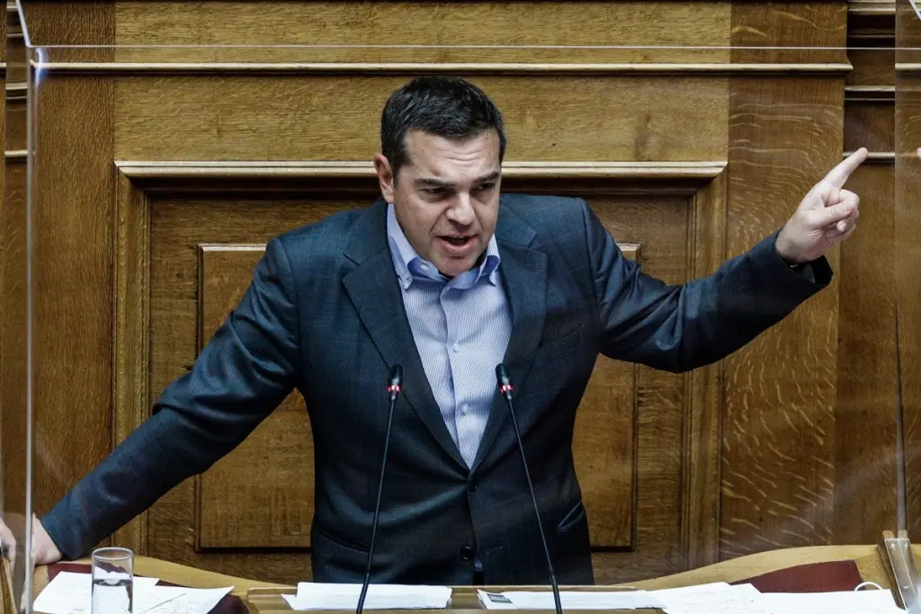 “Αντιμετωπίζετε την πανδημία με ελαφρότητα – Αποτύχατε στη διαχείριση του κορονοϊού” – Επίθεση Τσίπρα σε Μητσοτάκη (vids)