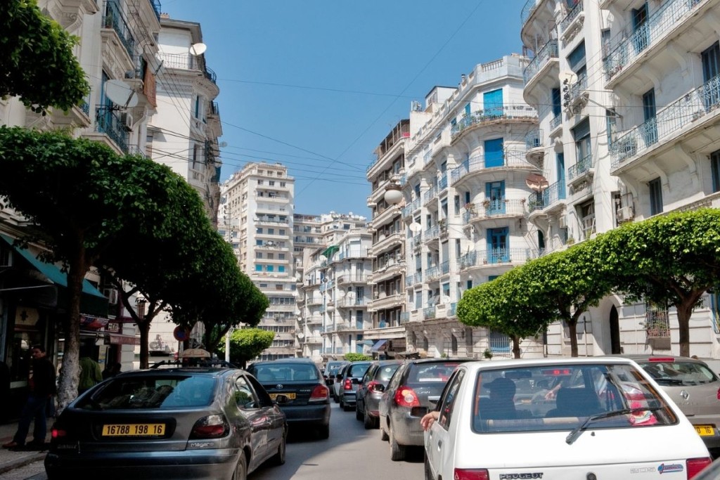 Το Αλγέρι απαιτεί από το Παρίσι τον “πλήρη σεβασμό του κράτους της Αλγερίας”