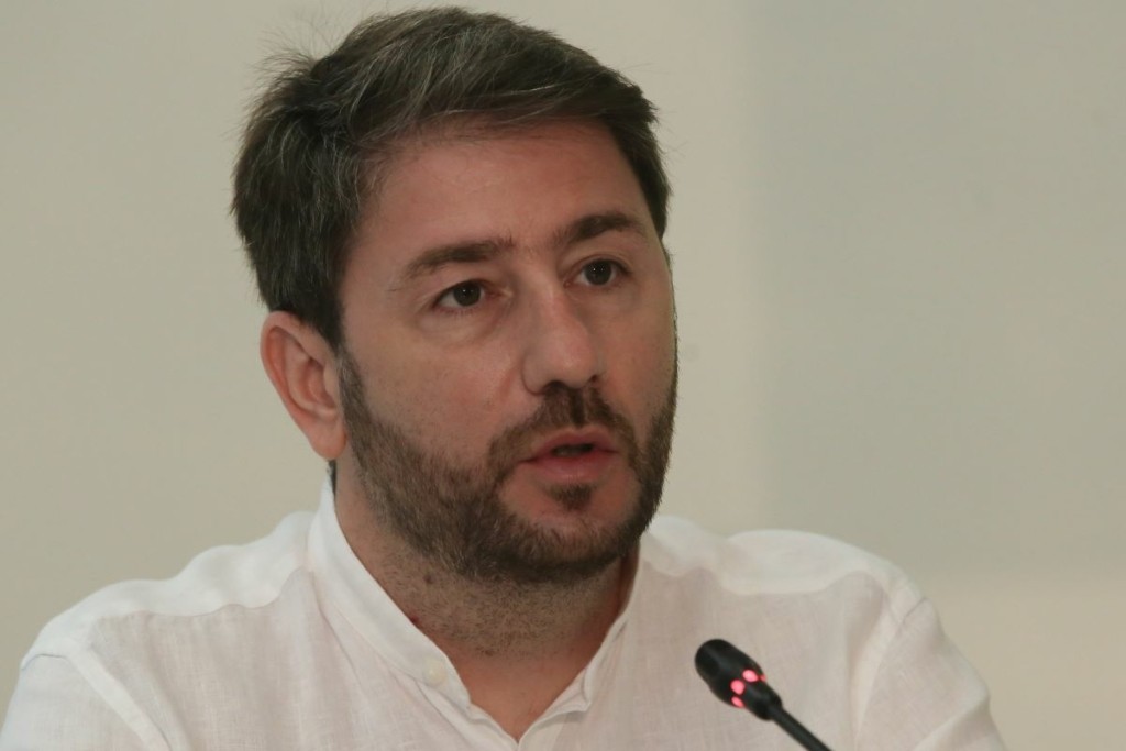 Αναστέλλει την προεκλογική του δραστηριότητα ο Νίκος Ανδρουλάκης – Οι ευχές στη Φώφη Γεννηματά