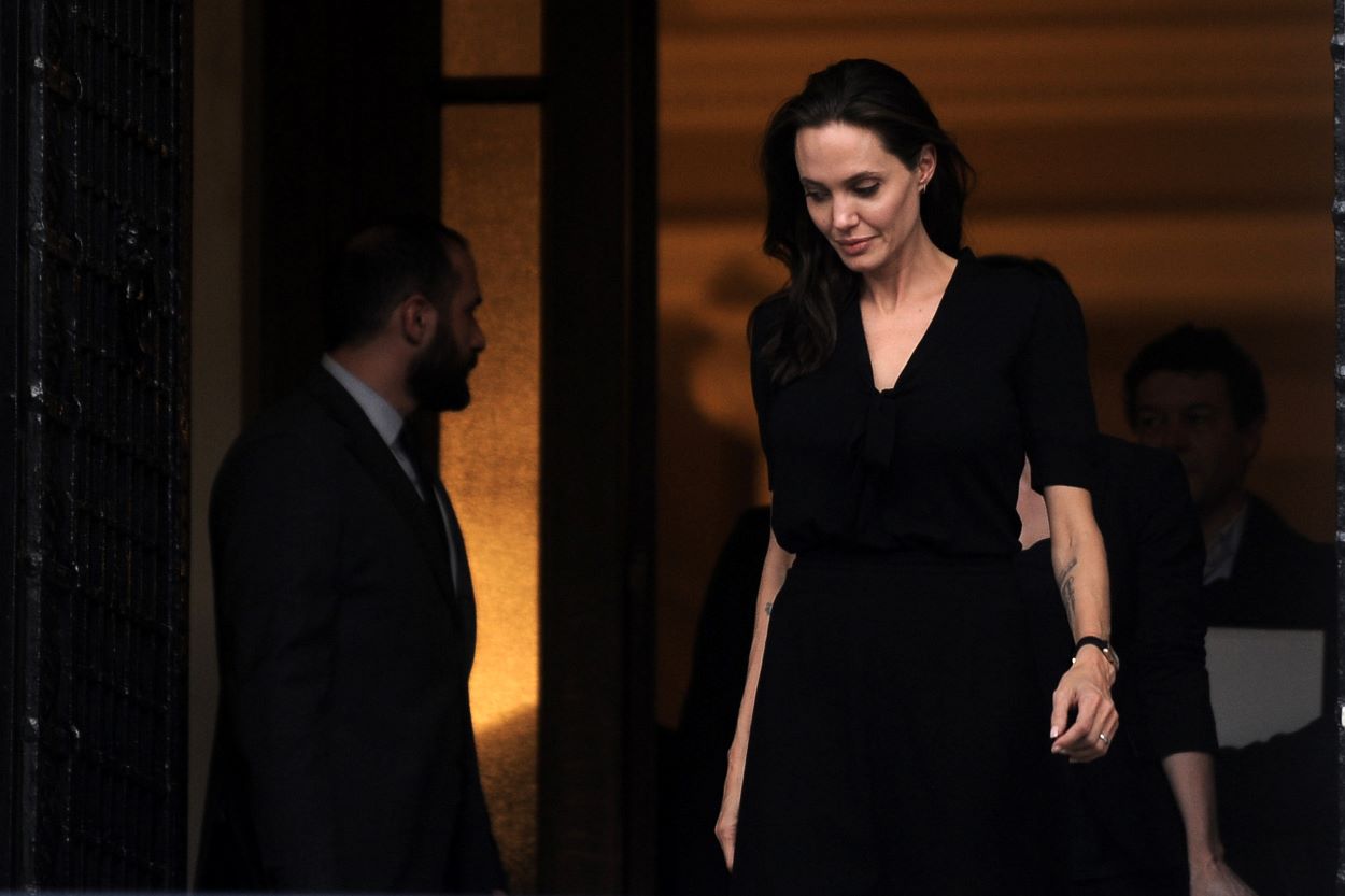 Η Αντζελίνα Τζολί κόβει κάθε παρτίδα με τον Μπραντ Πιτ – Η κίνηση ματ με το Μιραβάλ