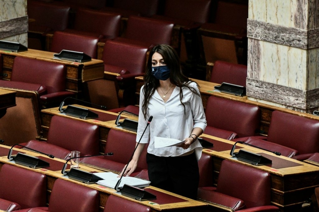 Άντρες των ΜΑΤ χτύπησαν βουλευτή του ΜέΡΑ25 – Φωτογραφία ντοκουμέντο από το πρησμένο μάτι της