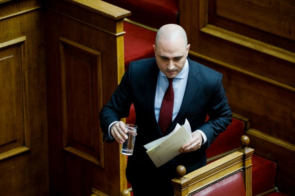 Γιατί ο Μητσοτάκης απέπεμψε τον Μπογδάνο – Η παρέμβαση Δένδια, η “κίτρινη” κάρτα και το ποτήρι που ξεχείλισε