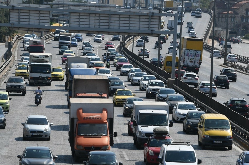 Τροχαίο στην Αττική Οδό – Μεγάλο μποτιλιάρισμα