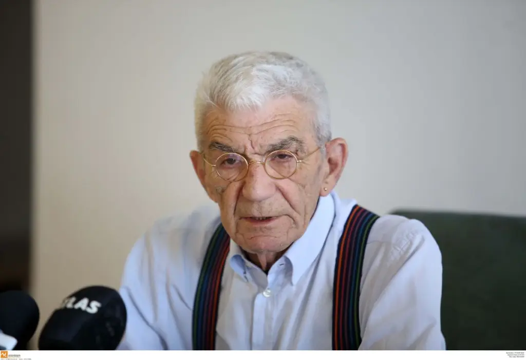 Ο Γιάννης Μπουτάρης εξομολογείται – “Είμαι αλκοολικός, θα πεθάνω με ένα μπουκάλι κρασί στο χέρι” (vid)