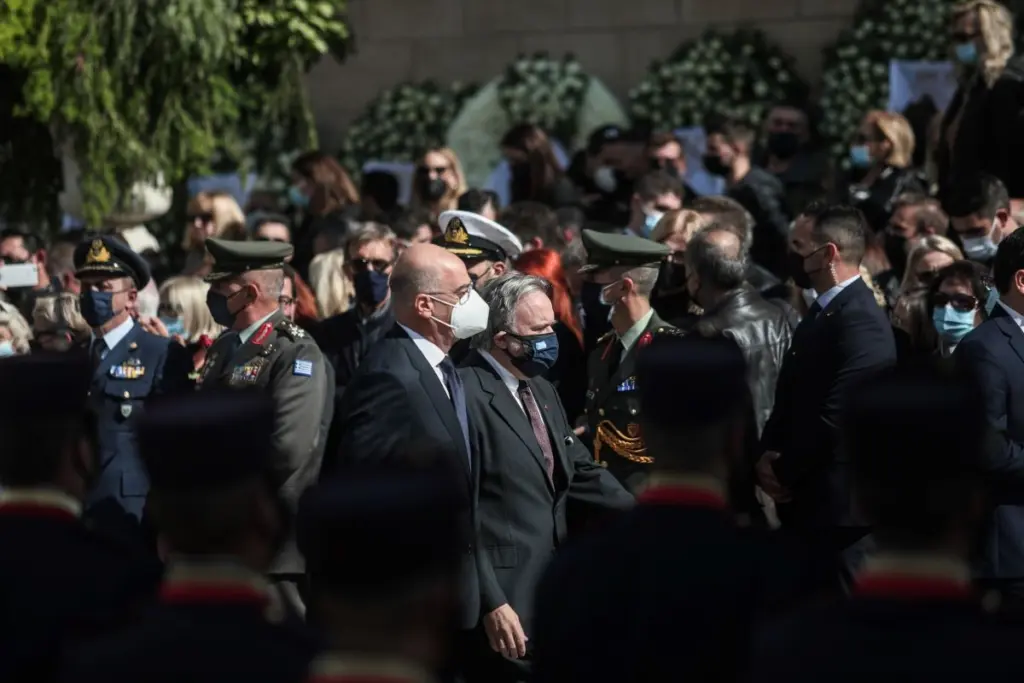 Παραμέρισαν τις πολιτικές τους διαφορές και έφτασαν μαζί στη Μητρόπολη Δένδιας-Κατρούγκαλος (vid)