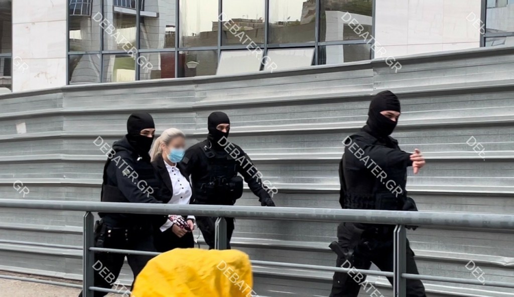 Η ώρα της κρίσης για την Έφη Κακαράντζουλα – Έφτασε στο δικαστήριο για να απολογηθεί (pics&vid)