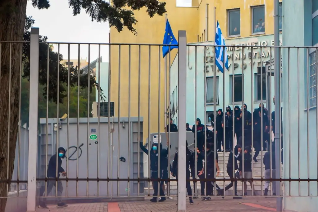 Μπαράζ ακροδεξιών επιθέσεων σε Αθήνα και Θεσσαλονίκη – “Είναι δολοφονική συμμορία οι άνθρωποι” (vid)