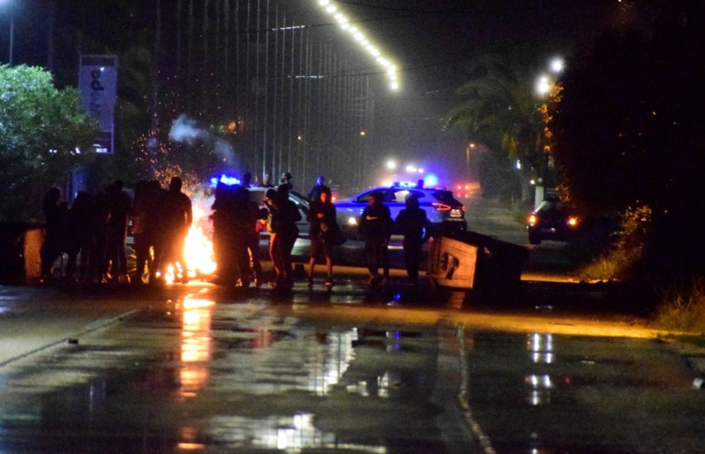 Επεισόδια στα Εξάρχεια – Χρήση χημικών στην πορεία για το μετρό (vids)