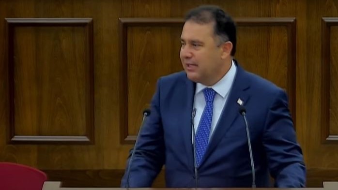 Συνωμοσία και μοντάζ “βλέπει” πίσω από τη διαρροή του ροζ βίντεο ο “πρωθυπουργός” του ψευδοκράτους (vid)