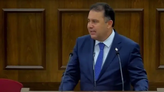 Συνωμοσία και μοντάζ “βλέπει” πίσω από τη διαρροή του ροζ βίντεο ο “πρωθυπουργός” του ψευδοκράτους (vid)