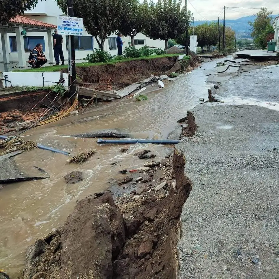 Κραυγή αγωνίας από τους κατοίκους της Εύβοιας – Περισσότερα από 200 σπίτια πλημμύρισαν (pics&vids)