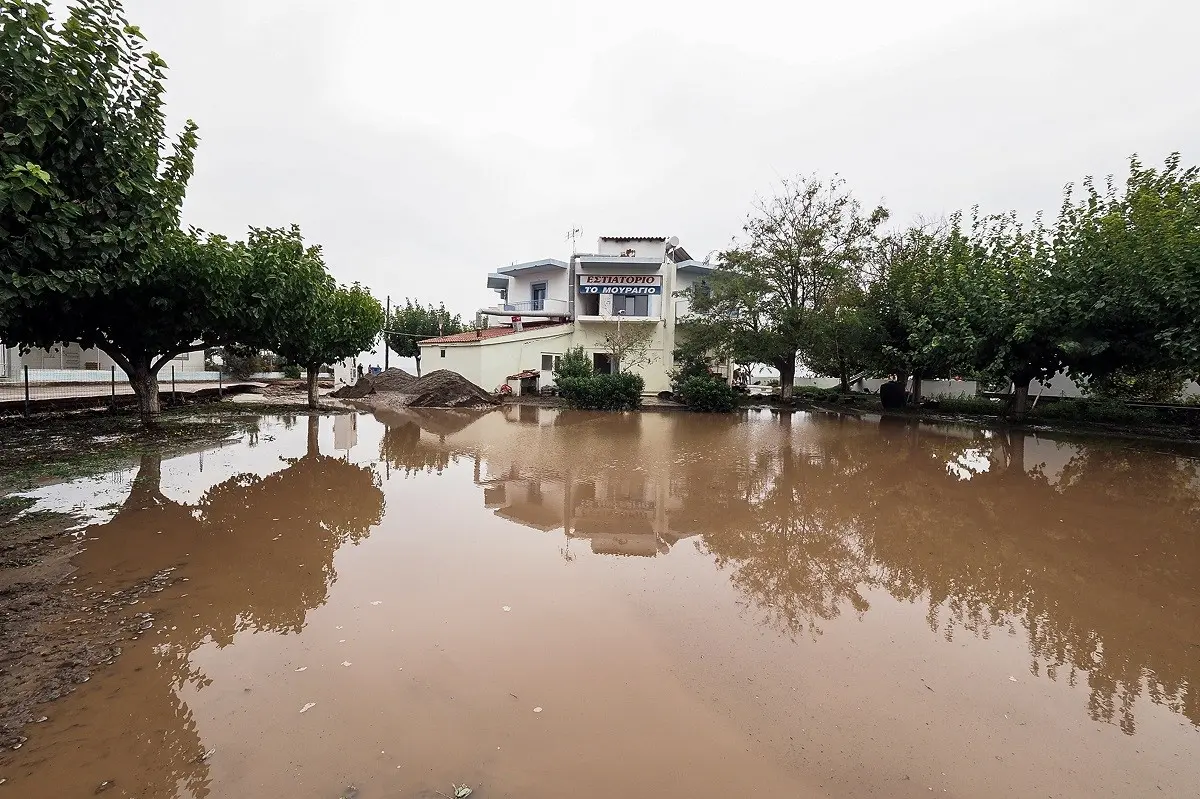 Προληπτική εκκένωση χωριών στη Βόρεια Εύβοια λόγω της κακοκαιρίας – Απομακρύνθηκαν 45 κάτοικοι