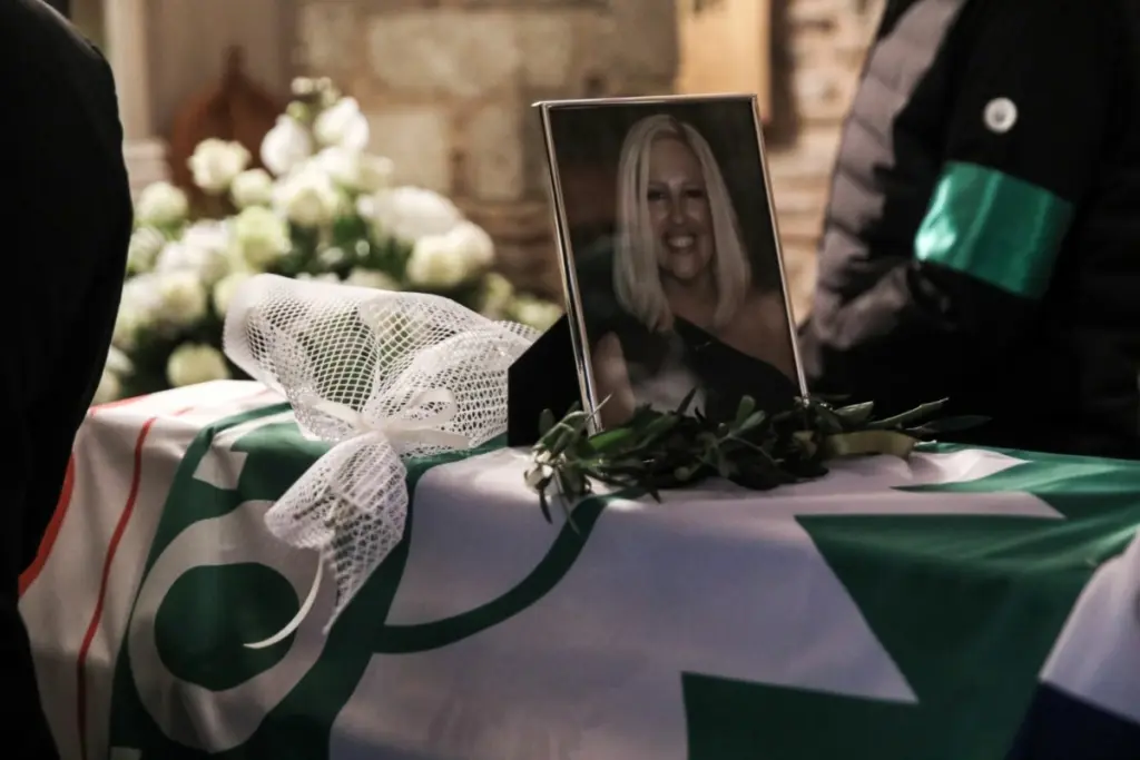 “Μη φοβάσαι θα είναι κοντά οι άγγελοι” –  Το σπαρακτικό σημείωμα 7χρονης στη Φώφη (pic)