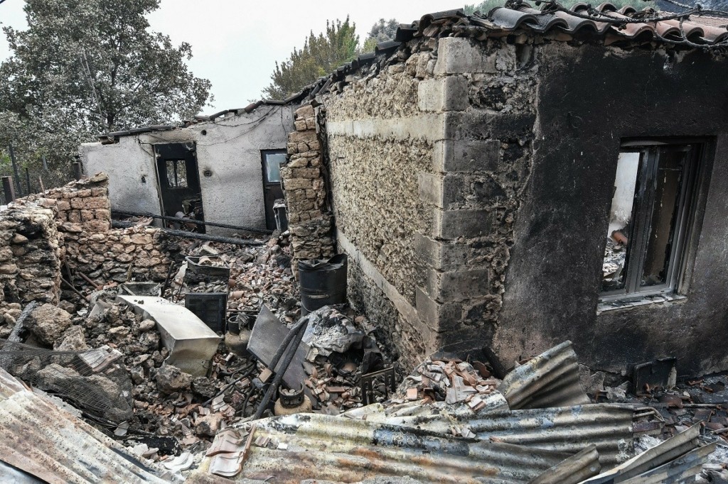 Σπίτι έφυγε από την Κόρινθο πήγε στον Πύργο και επέστρεψε – “Λαβράκια” στους ελέγχους για αποζημιώσεις πληγέντων