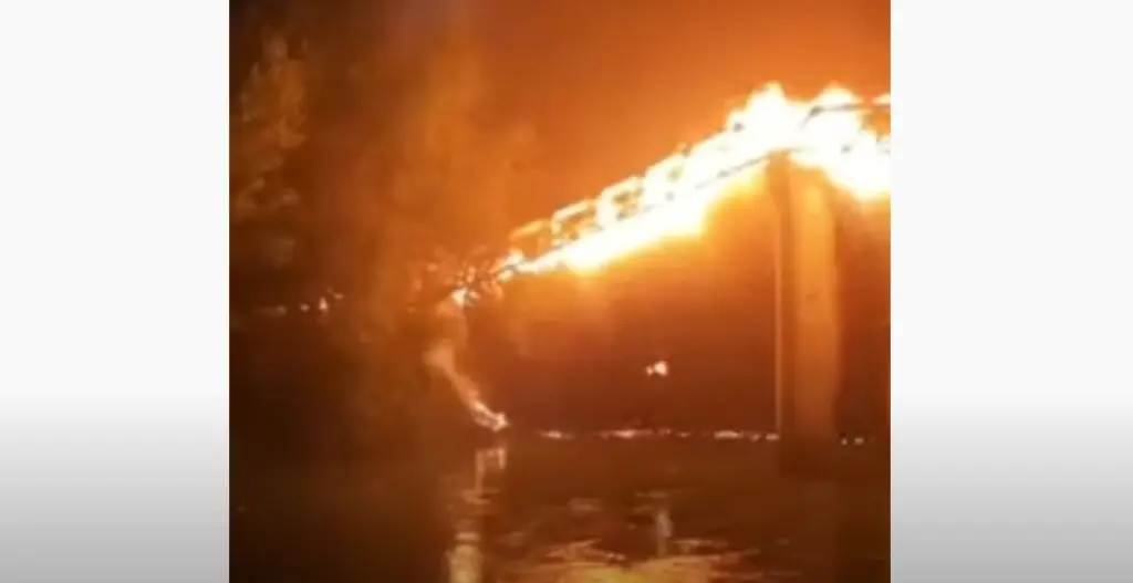 Τρομακτικό βίντεο από τη Σιδερένια γέφυρα στη Ρώμη την ώρα που καταρρέει