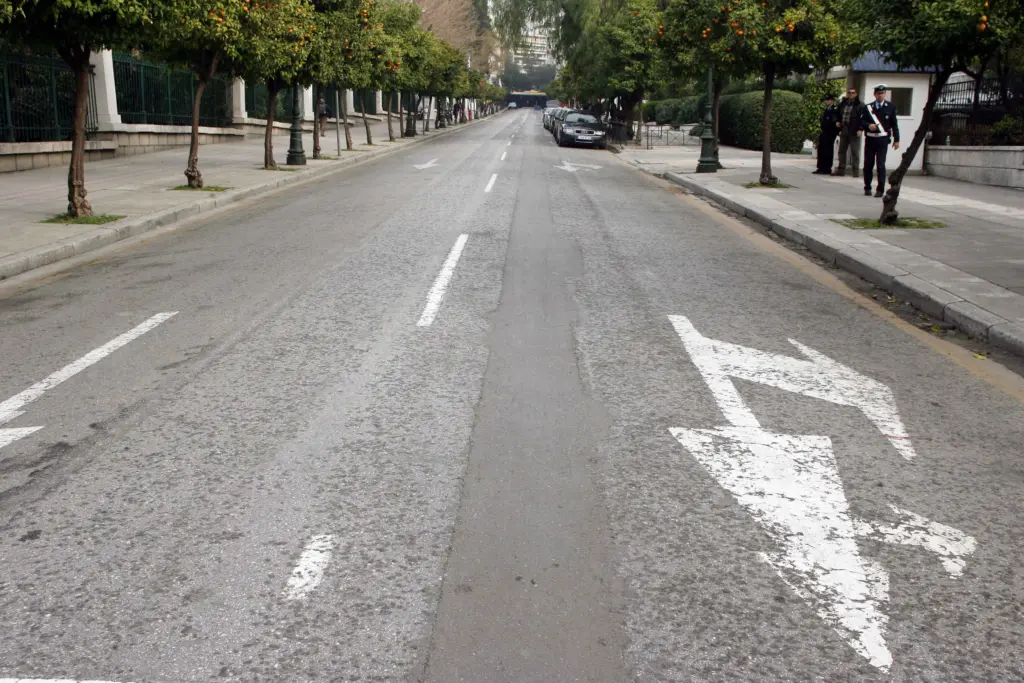 Ανοίγει ξανά η Ηρώδου Αττικού – Ο Μητσοτάκης αποκάλυψε πως φεύγουν οι κλούβες