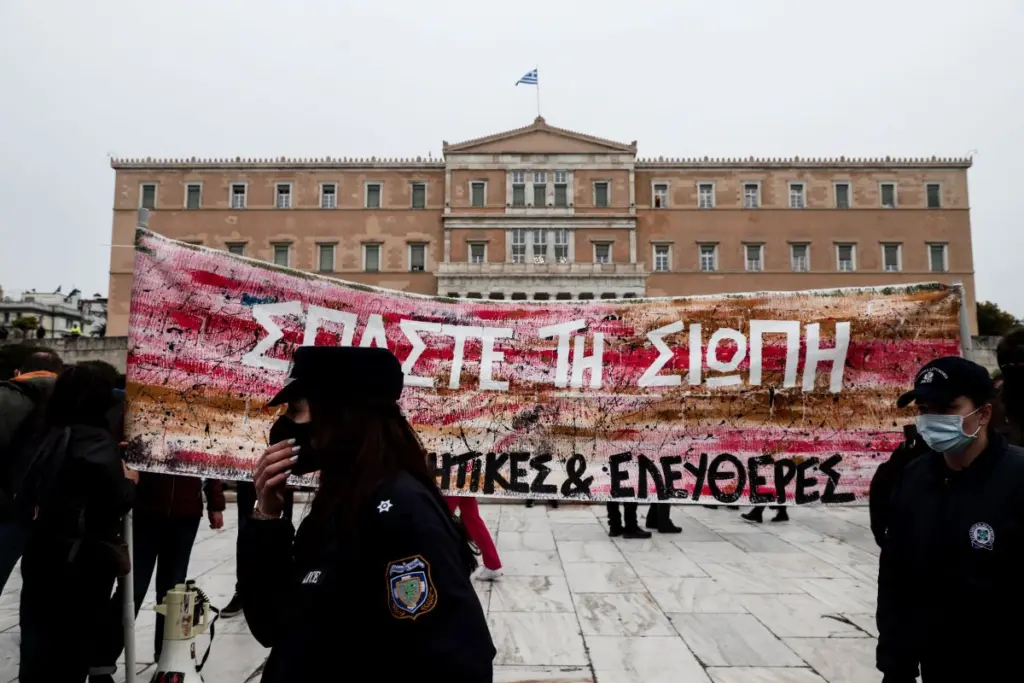 Ανησυχία για την “δεύτερη πανδημία” της έμφυλης βίας
