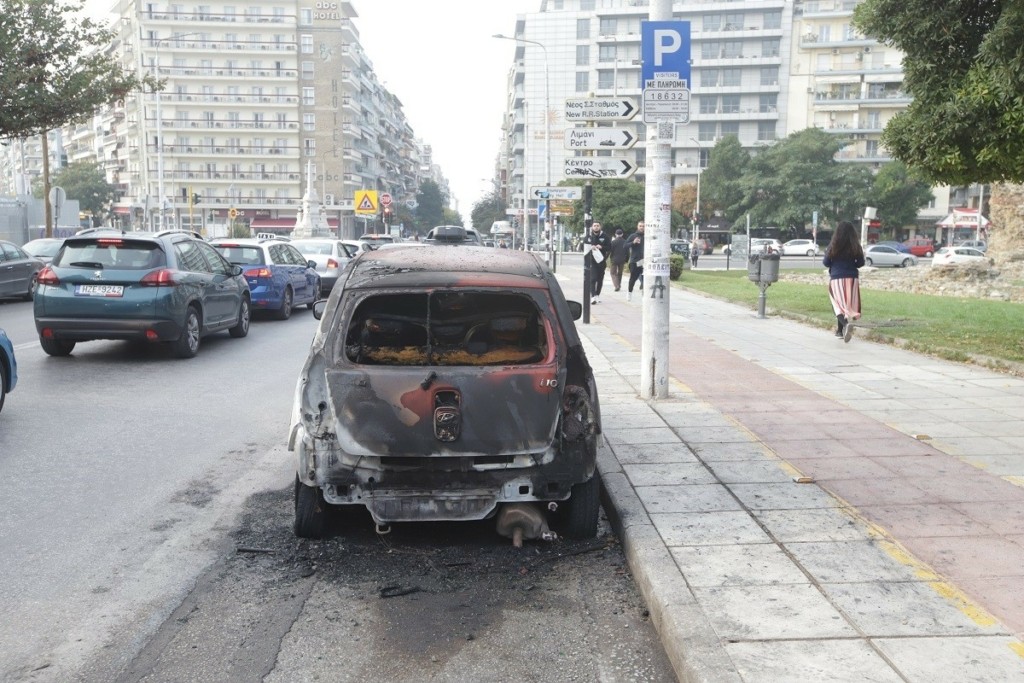 Ελεύθεροι οι προσαχθέντες για τα άγρια επεισόδια έξω από το ΑΠΘ (pics&vids)
