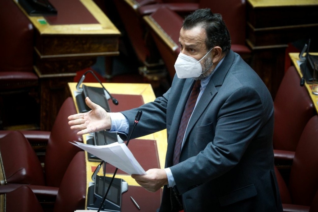 Τρόμαξε ο Βασίλης Κεγκέρογλου από το μετασεισμό – Πετάχτηκε από το τηλεοπτικό παράθυρο (vid)