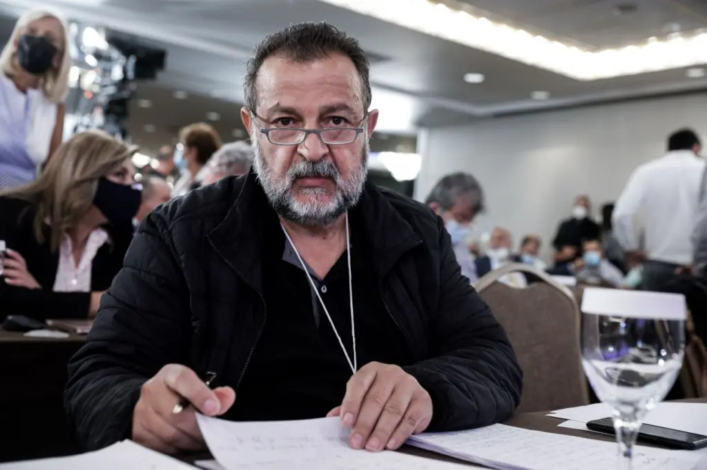Υποψήφιος και ο Βασίλης Κεγκέρογλου για την ηγεσία του ΚΙΝΑΛ
