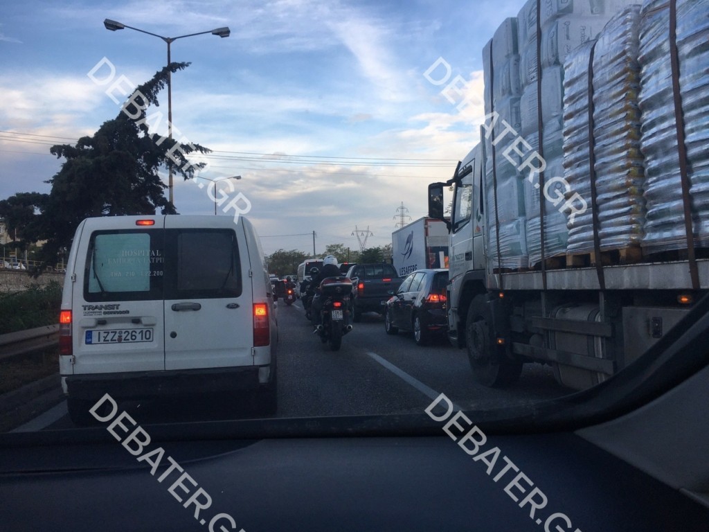 Κυκλοφοριακό χάος και καθυστερήσεις στους δρόμους της Αθήνας – Δείτε πού έχει ΤΩΡΑ κίνηση (pics)