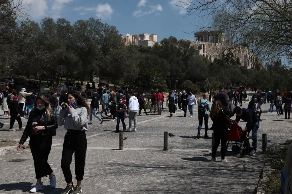 Η “επικράτηση” της μετάλλαξης Δέλτα συνδέεται με την αύξηση των νοσηλειών στους νέους