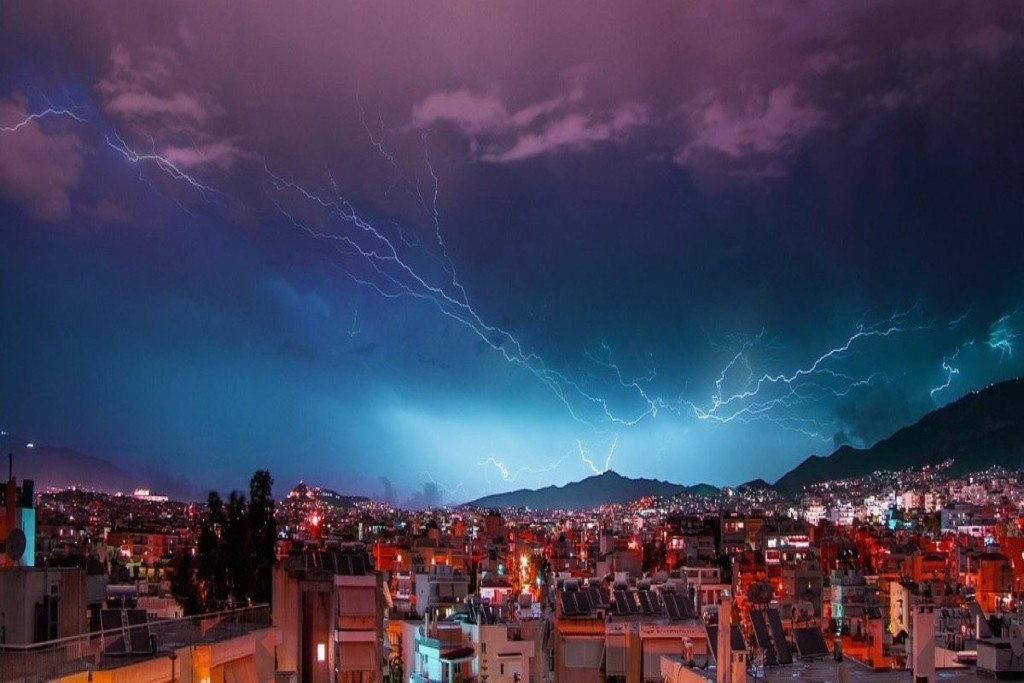 Σαρώνει την Ελλάδα για τρίτη μέρα η κακοκαιρία “Μπάλλος” – Που θα “χτυπήσει” τις επόμενες ώρες
