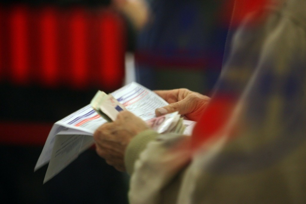 Έρχεται τετραψήφιος αριθμός SOS επανασύνδεσης ρεύματος – Οριζόντια έκπτωση 15% στο φυσικό αέριο