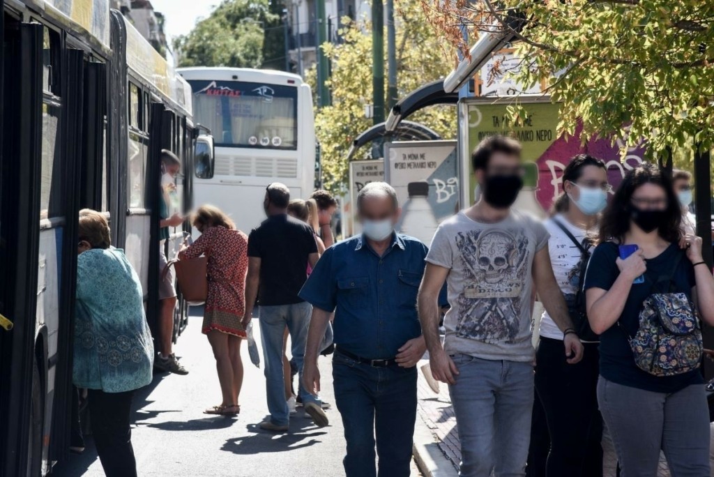 Έρχονται στη ζωή μας οι “μωβ περιοχές” – Το σχέδιο της επιτροπής των ειδικών και η επιχείρηση “διπλή μάσκα” (vid)