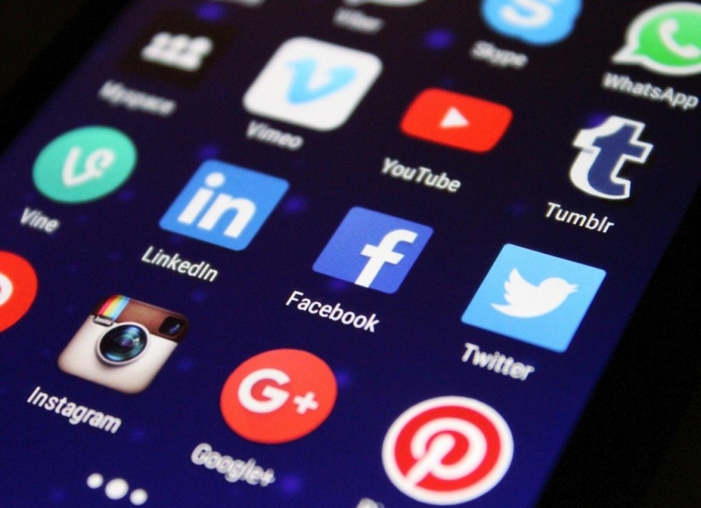 Παγκόσμιο κραχ στα social media – Facebook και Instagram εκτός λειτουργίας – Εκατομμύρια χρήστες στα “τυφλά”