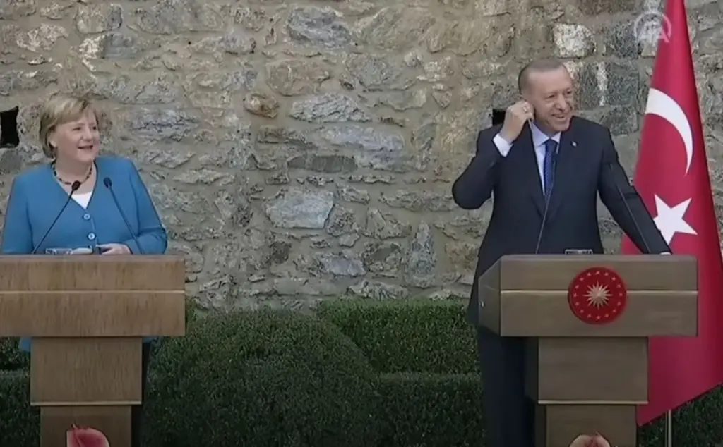 Η “παρατήρηση” της Μέρκελ on camera που άφησε “κάγκελο” τον Ερντογάν (vid)