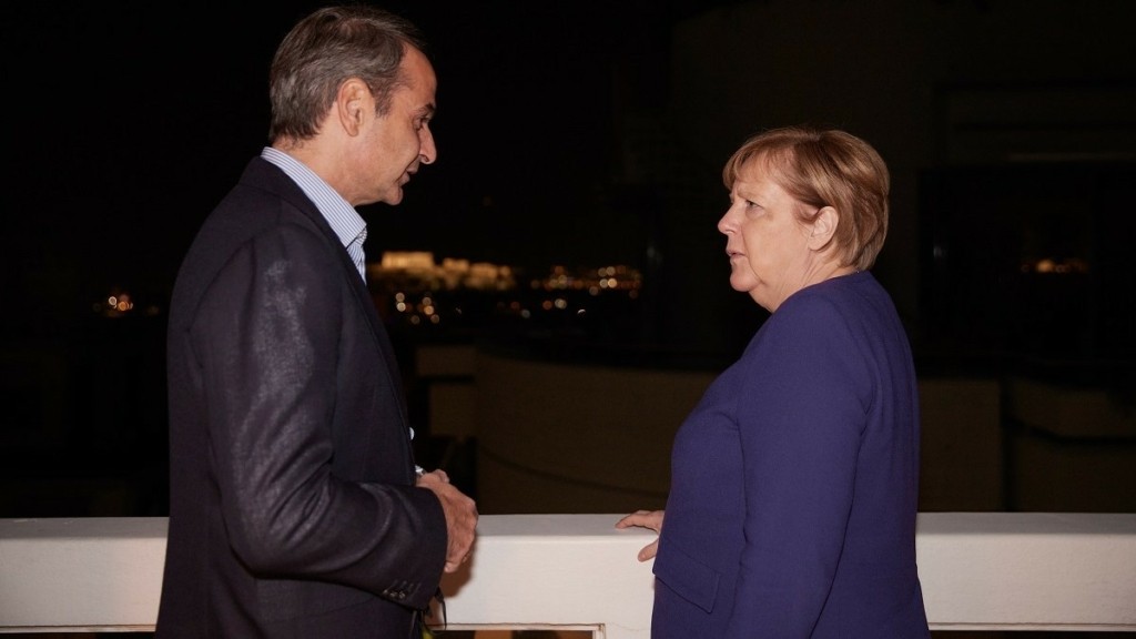 Με φόντο την Ακρόπολη το δείπνο Μητσοτάκη – Μέρκελ – Το μήνυμα της επίσκεψης (pics&vids)