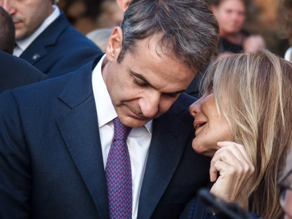 Φθινοπωρινές “βουτιές” για τον Κυριάκο Μητσοτάκη και την Μαρέβα Γκραμπόφσκι (pics)