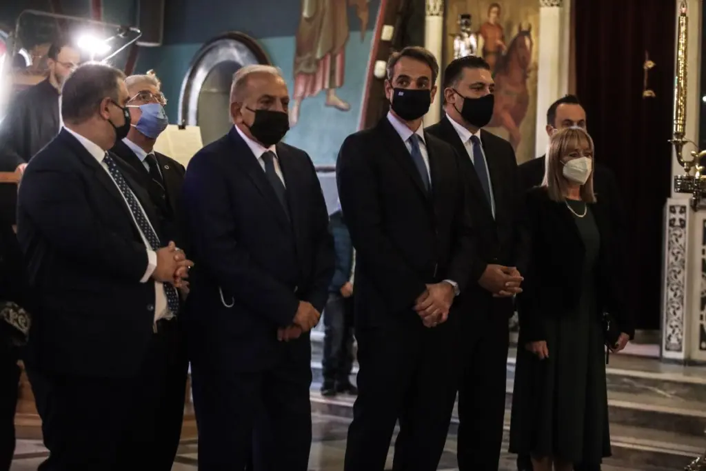 Στο Παλαιό Φάληρο για τη δοξολογία και τη μαθητική παρέλαση ο Κυριάκος Μητσοτάκης (pics)