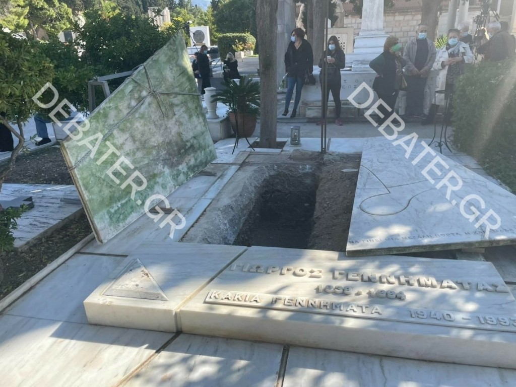 Στο μνήμα του πατέρα της, Γιώργου Γεννηματά, θα ταφεί η Φώφη Γεννηματά (pics)