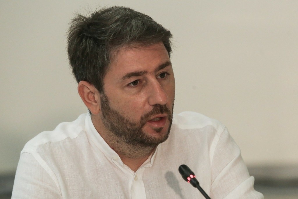 Βόλτα με τη βέσπα του για ψήφους έκανε ο Νίκος Ανδρουλάκης (pic)