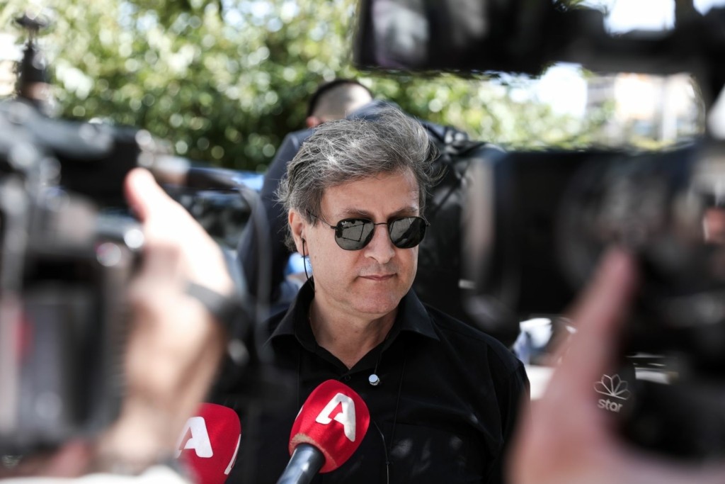 Επανέρχεται ο Νίκος Κουρής – “Η Μαργαρίτα με είχε συστήσει ως Νίκο Θεοδωράκη”