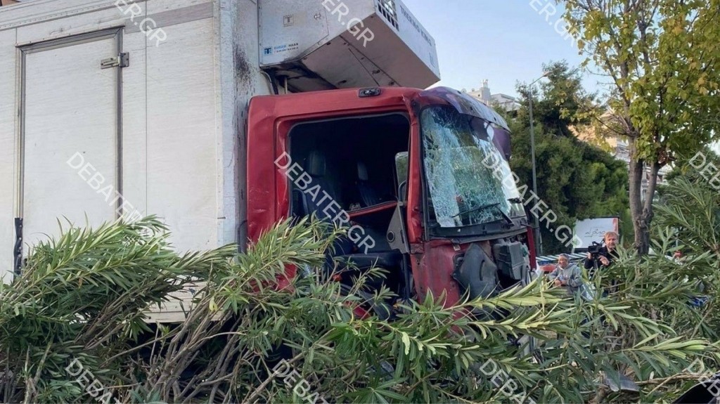 Μποτιλιάρισμα ΤΩΡΑ στο Παλαιό Φάληρο λόγω τροχαίου με φορτηγό (pics)