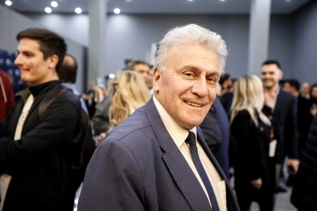 Στις φλόγες το αμάξι του Παναγιώτη Ψωμιάδη – Στιγμές αγωνίας για τον πρώην νομάρχη (pics)