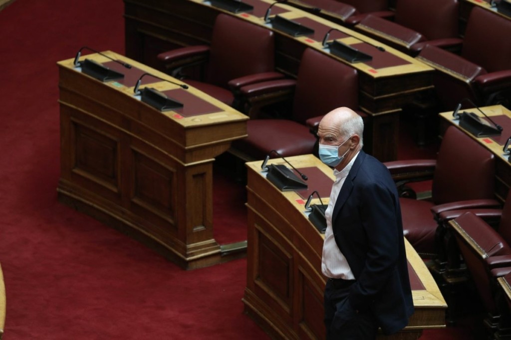 Έτοιμος να ανοίξει τα “χαρτιά” του ο Παπανδρέου – Η μάχη με τους αντιπάλους και το “Γεννηματικό” στρατόπεδο