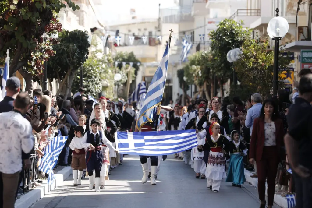 Αυτά είναι τα μέτρα προστασίας για να μην κολλήσουμε κορονοϊό στις παρελάσεις
