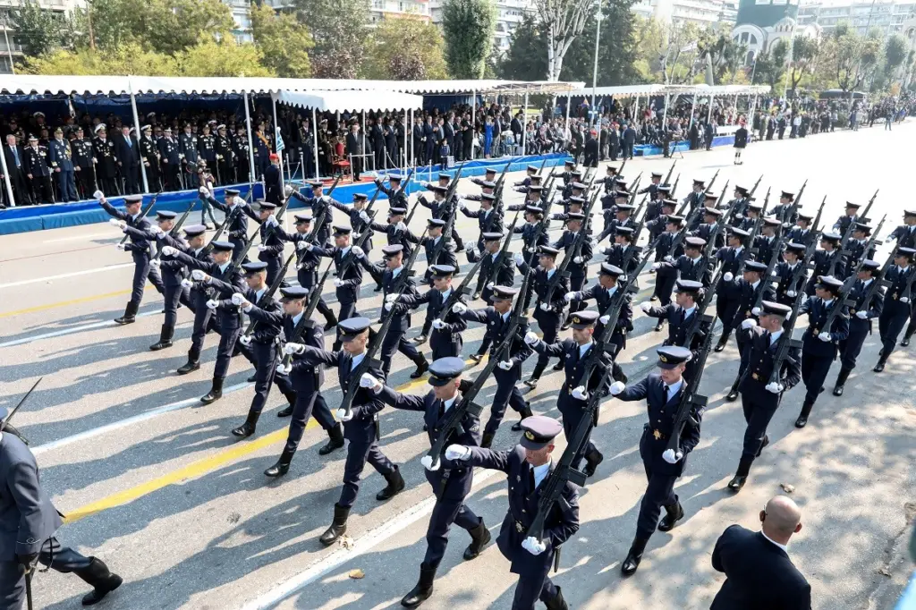 Οι προϋποθέσεις για να γίνουν οι παρελάσεις χωρίς προβλήματα (vid)